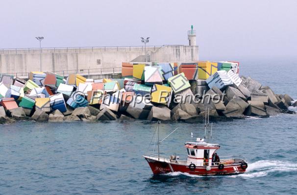 espagne asturies 15.jpg - Jetée du Port de pêche de LlanesAsturies, Espagne